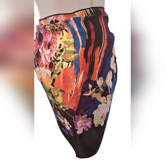 La Palapa Black Floral Abstract Tie-Side Swim Sarong with Multicolor Print - Picture 5 of 7